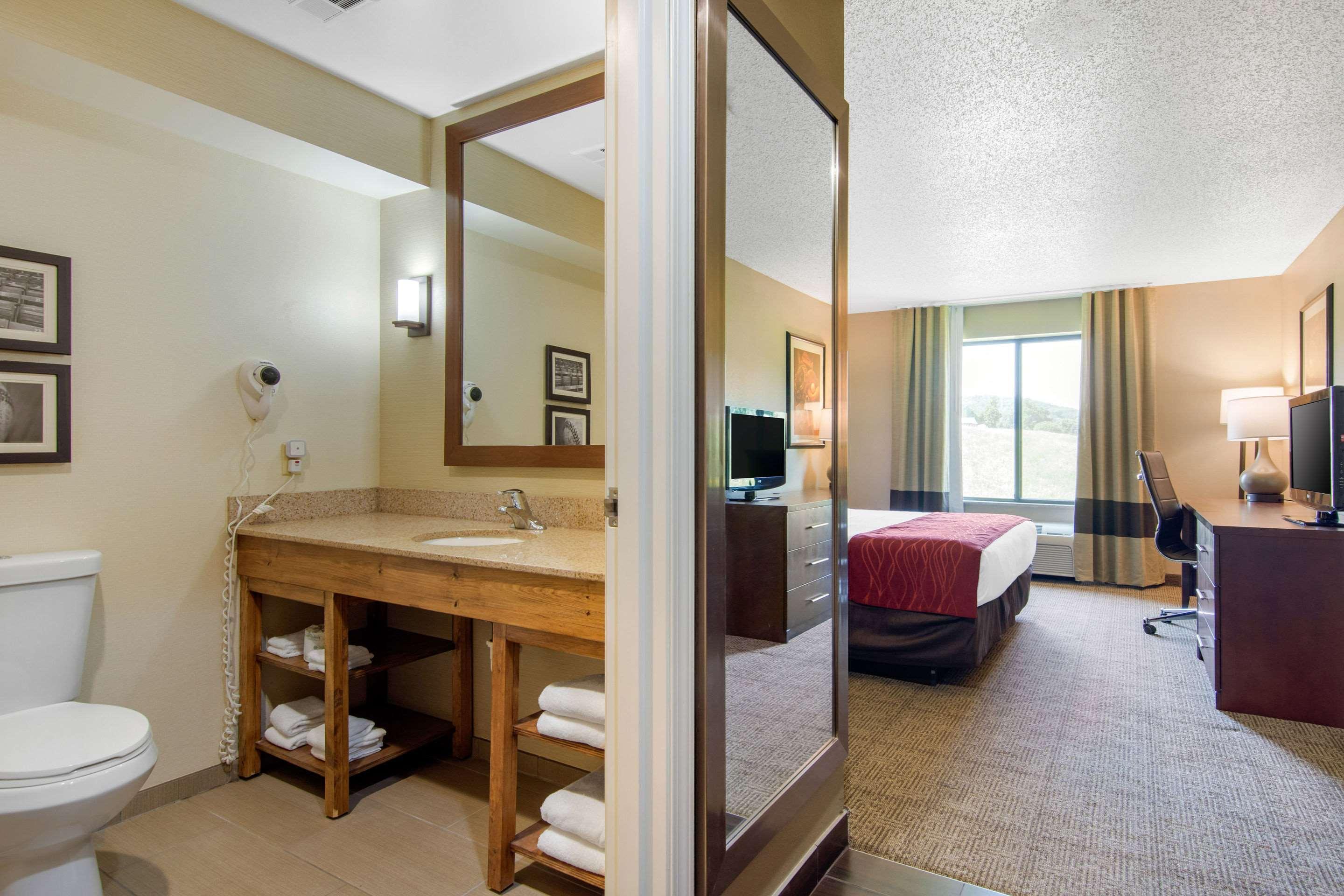 Comfort Inn & Suites Cooperstown - Milford Bagian luar foto