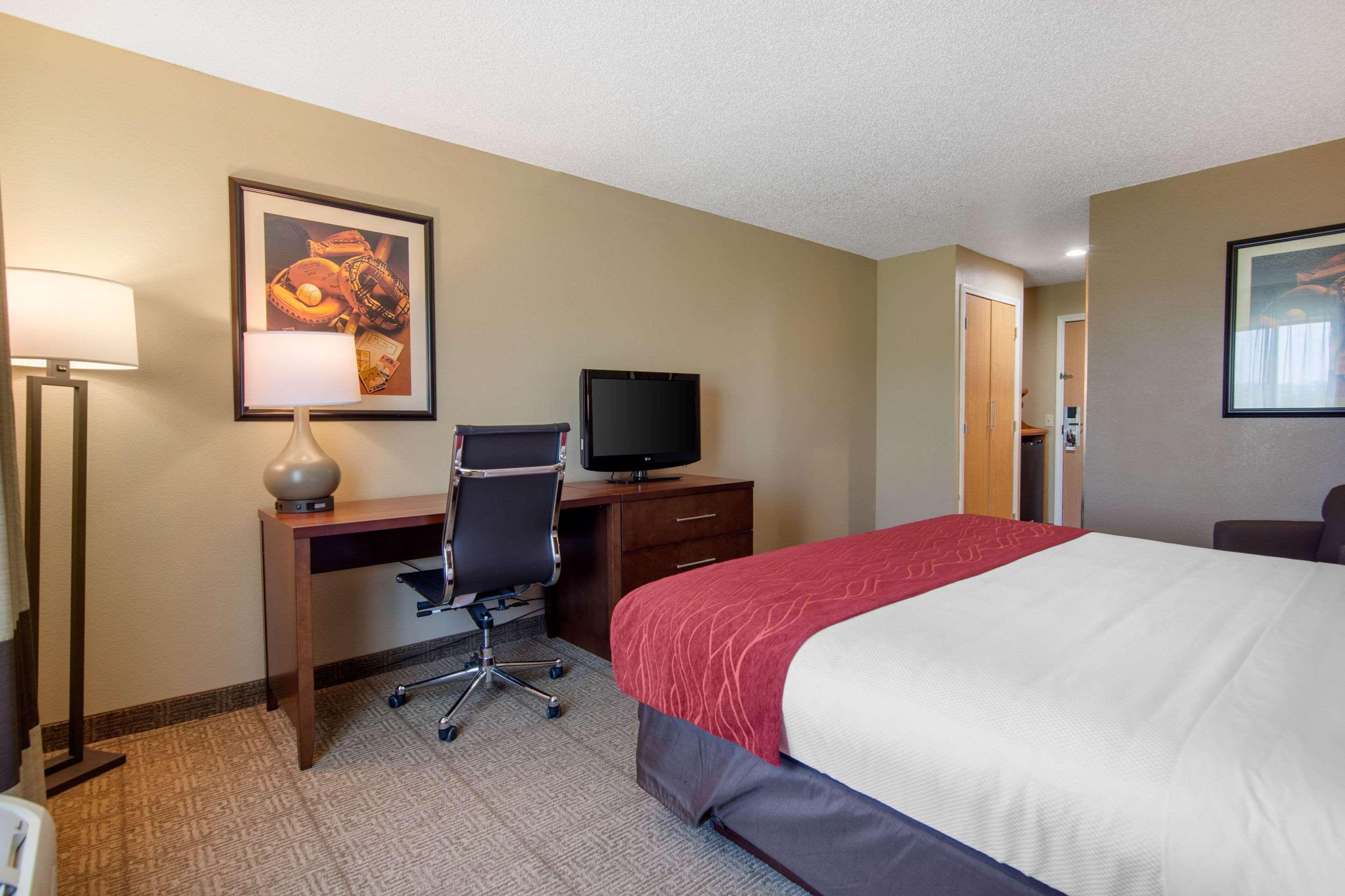Comfort Inn & Suites Cooperstown - Milford Bagian luar foto